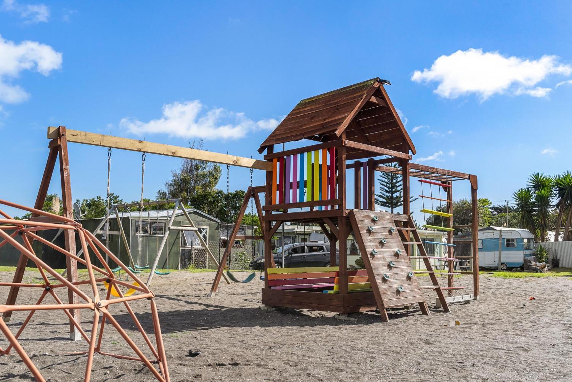 Port Waikato Holiday Park Exterior foto